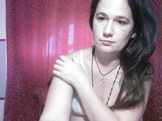 AmanelWhite webcam