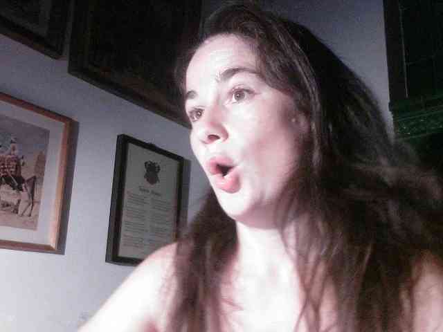AmanelWhite webcam