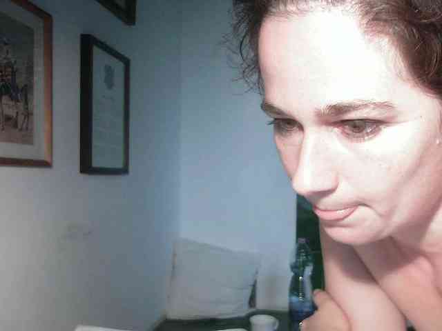 AmanelWhite webcam