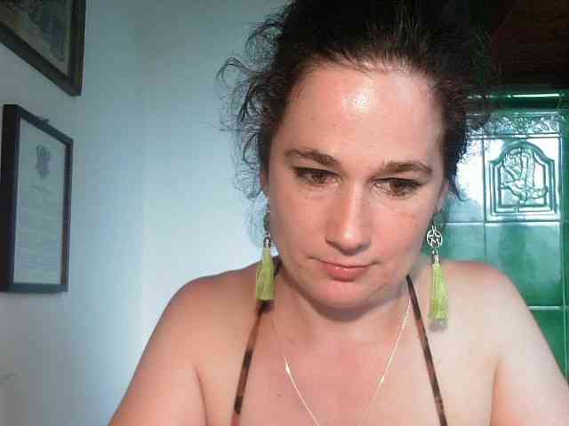 AmanelWhite webcam