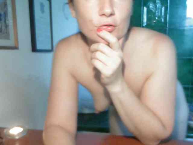 AmanelWhite webcam