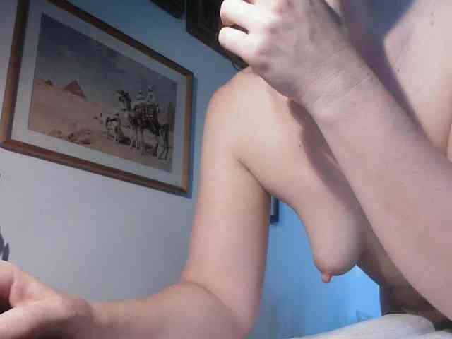 AmanelWhite webcam