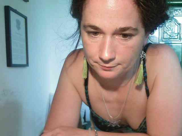 AmanelWhite webcam