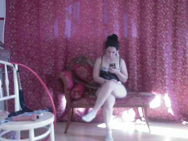 AmanelWhite webcam