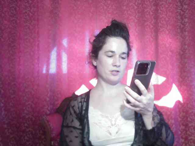 AmanelWhite webcam