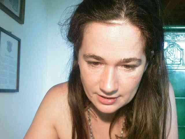 AmanelWhite webcam