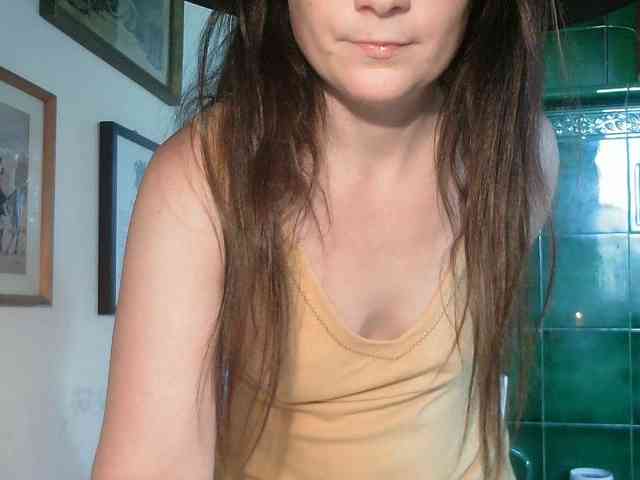 AmanelWhite webcam