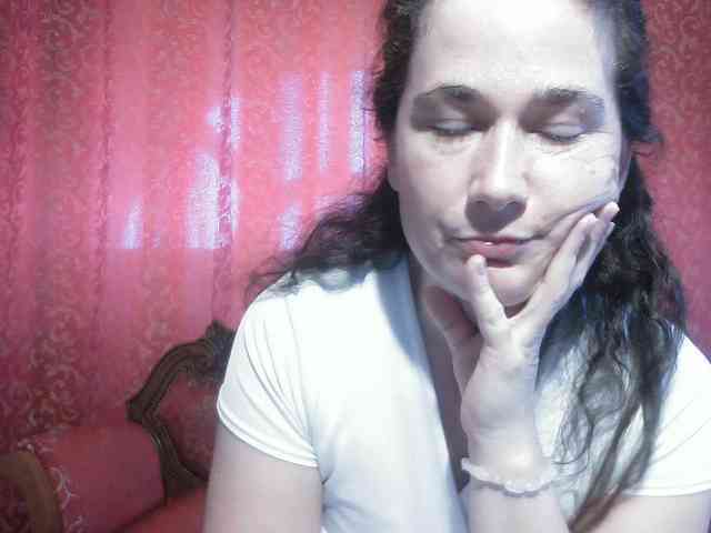 AmanelWhite webcam