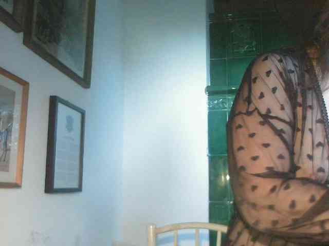 AmanelWhite webcam