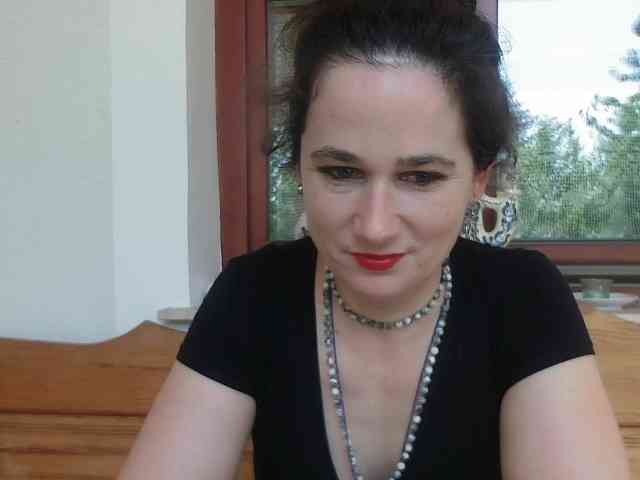 AmanelWhite webcam