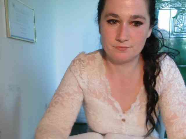 AmanelWhite webcam
