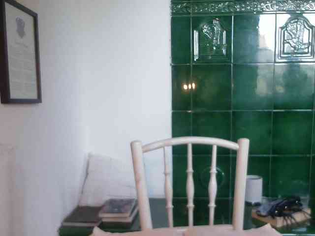 AmanelWhite webcam