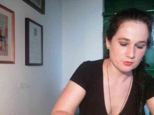 AmanelWhite webcam