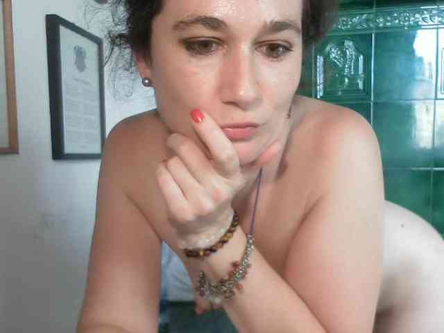 AmanelWhite webcam