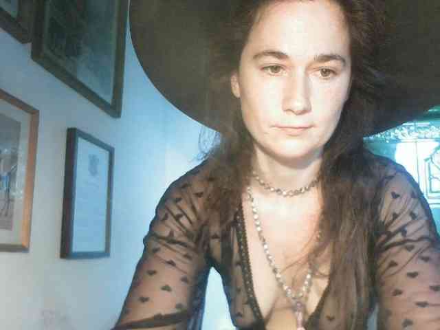AmanelWhite webcam