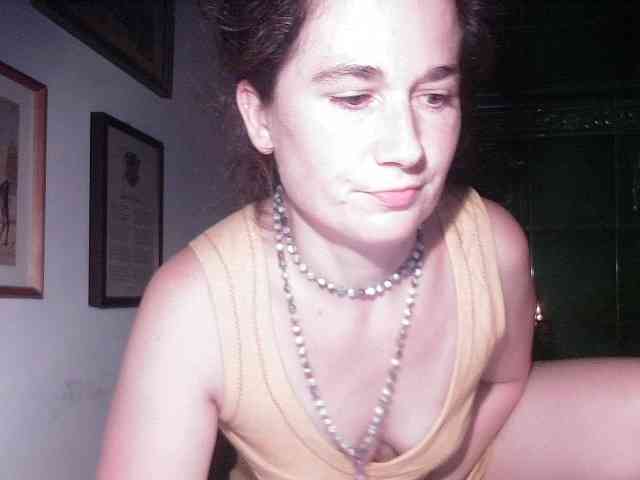 AmanelWhite webcam