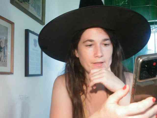 AmanelWhite webcam