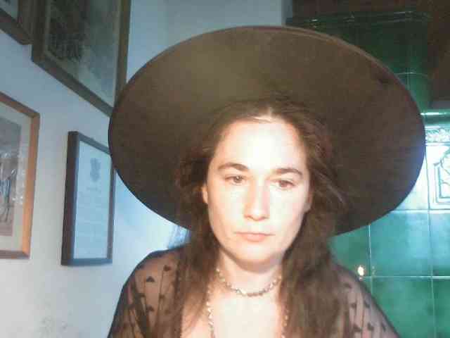 AmanelWhite webcam