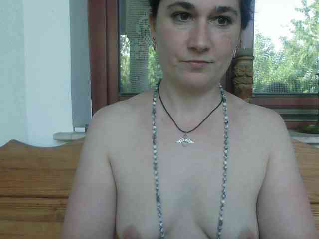 AmanelWhite webcam
