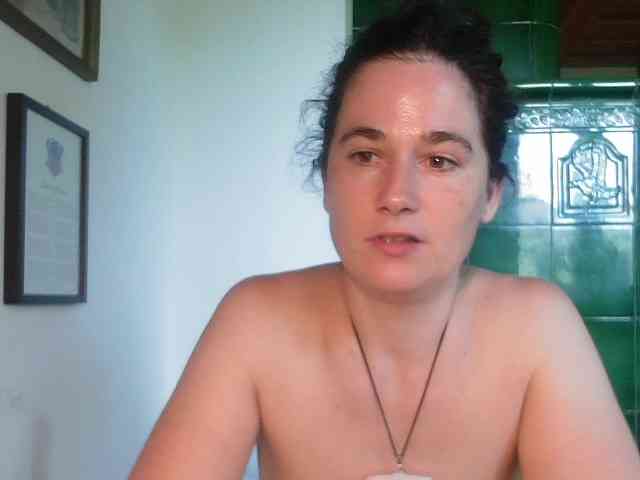 AmanelWhite webcam