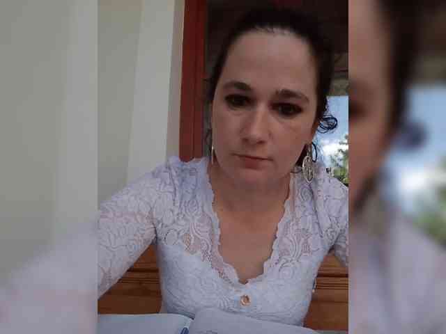 AmanelWhite webcam