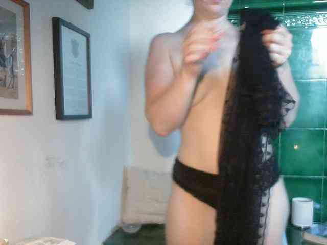 AmanelWhite webcam