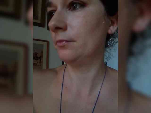AmanelWhite webcam