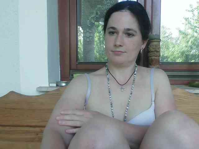 AmanelWhite webcam