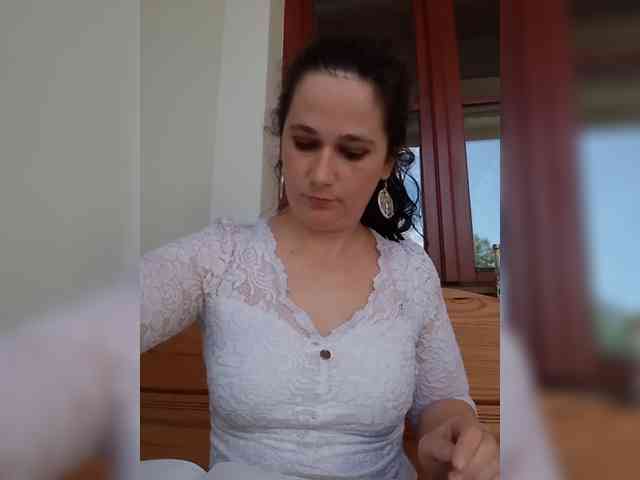 AmanelWhite webcam