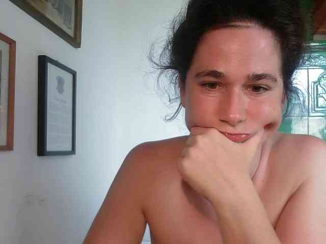 AmanelWhite webcam