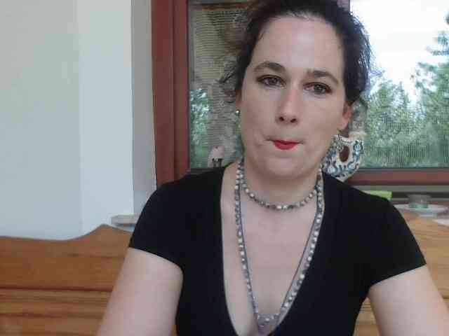 AmanelWhite webcam