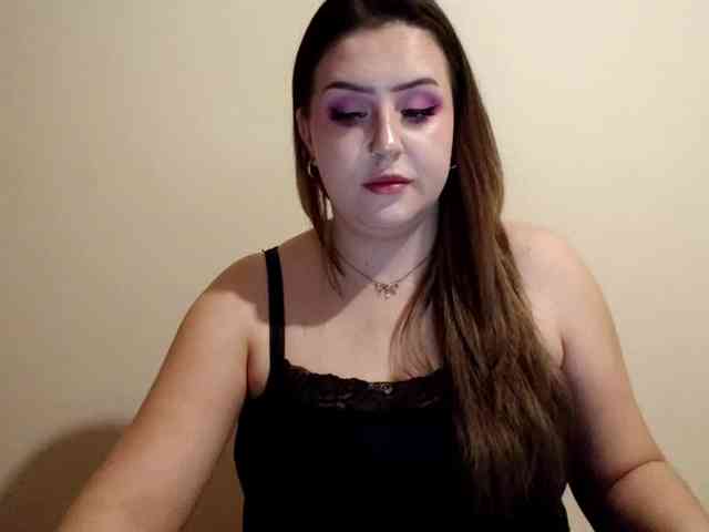 Model: LolaBigBoobs