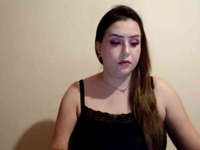 Model: LolaBigBoobs