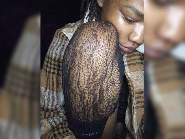 Tenzy-1, live now on BongaCams