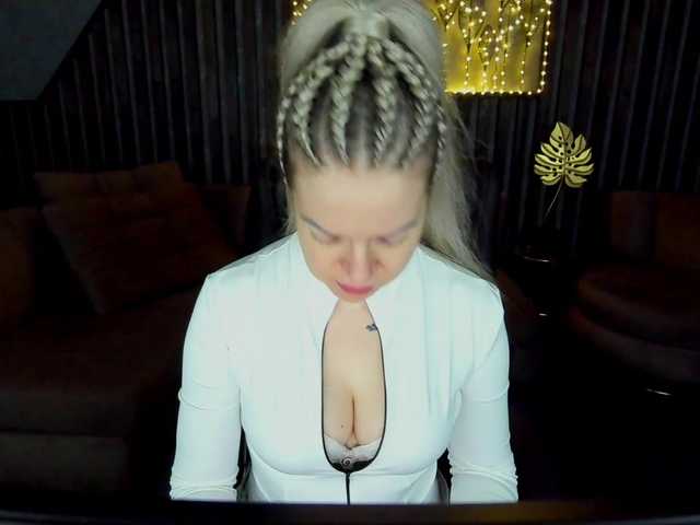 AnnaSnow's BongaCams show and profile