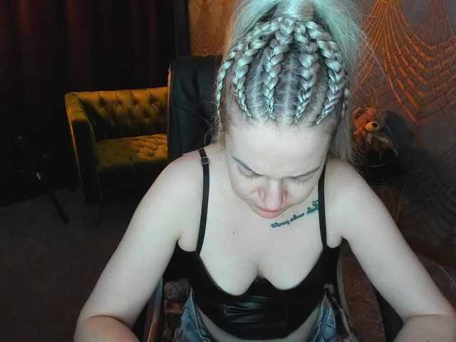 AnnaSnow's BongaCams show and profile