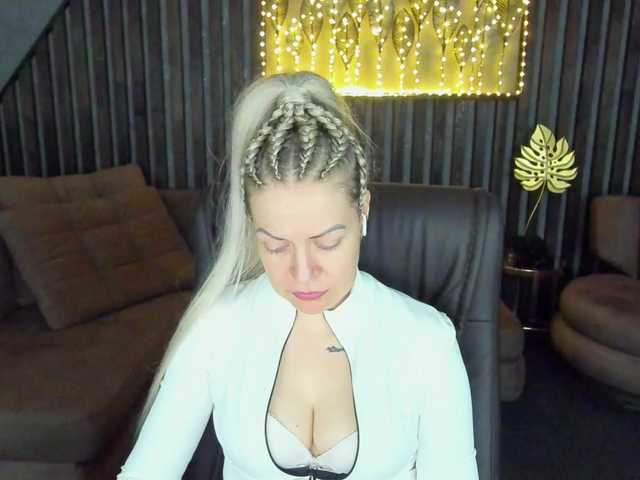 AnnaSnow's BongaCams show and profile