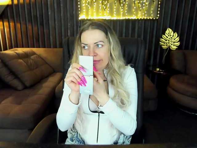 le modèle AnnaSnow est en webcam porno dans un show sur le site bongacams, il possède les tags suivants: White/Caucasian,Blonde,Shaved