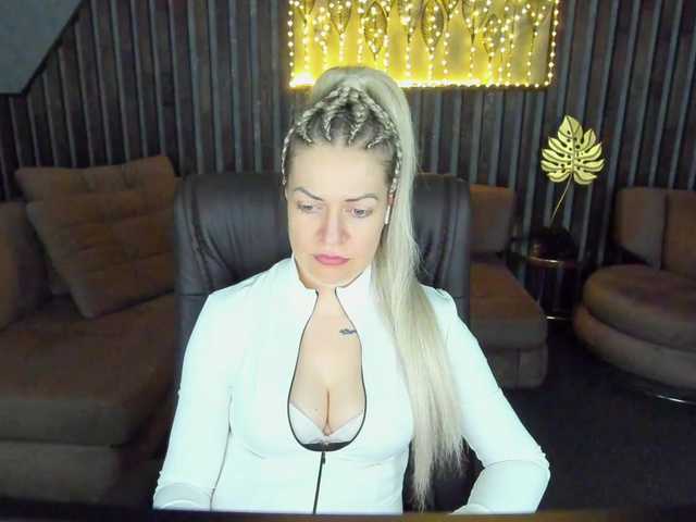 AnnaSnow's BongaCams show and profile