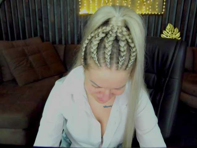 AnnaSnow's BongaCams show and profile