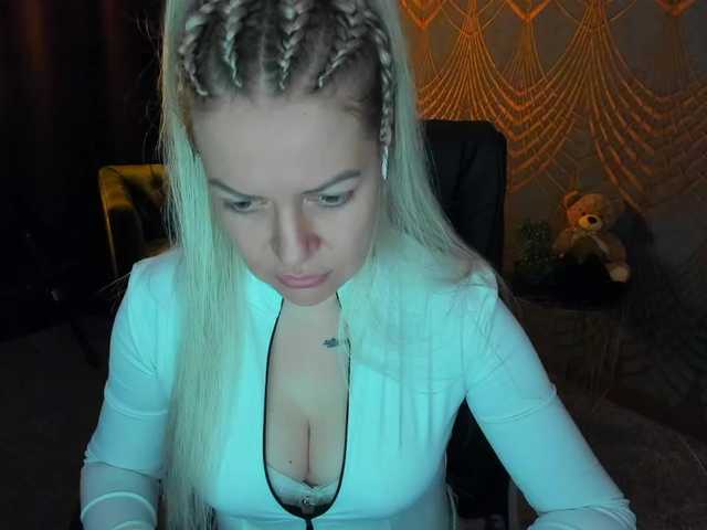 AnnaSnow's BongaCams show and profile