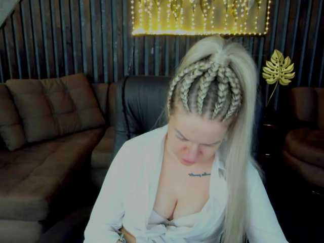 AnnaSnow's BongaCams show and profile