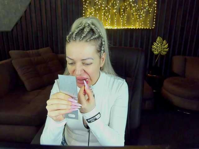 AnnaSnow's BongaCams show and profile