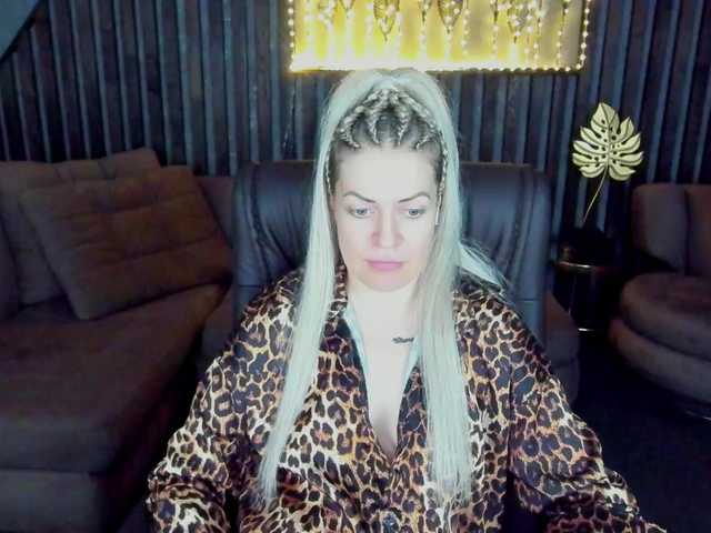 AnnaSnow's BongaCams show and profile