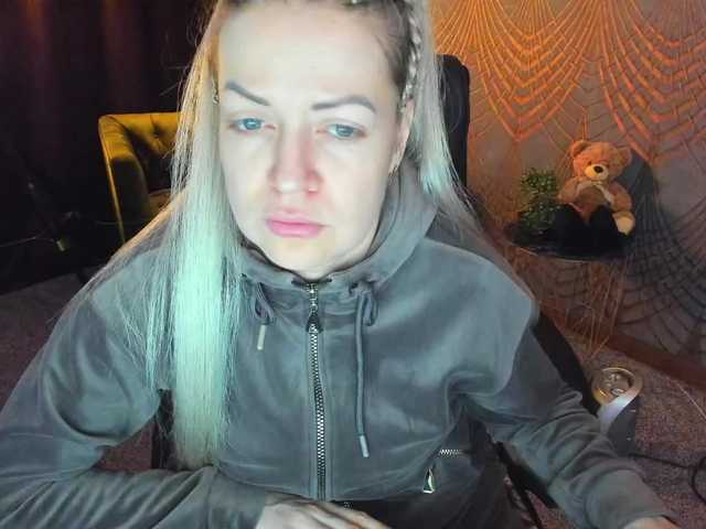 AnnaSnow's BongaCams show and profile