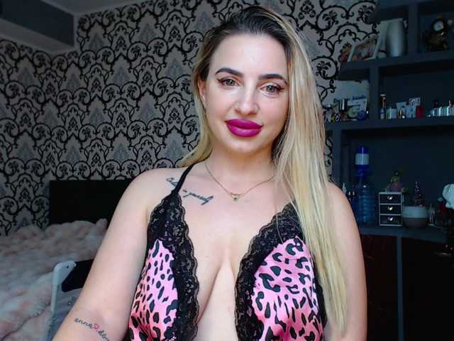 Lorasinclare Live Cam on BongaCams