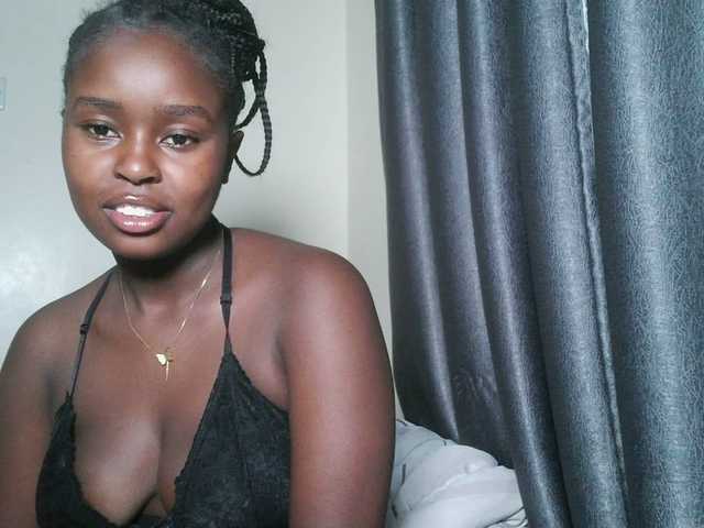 Spiceynelly live cam on BongaCams