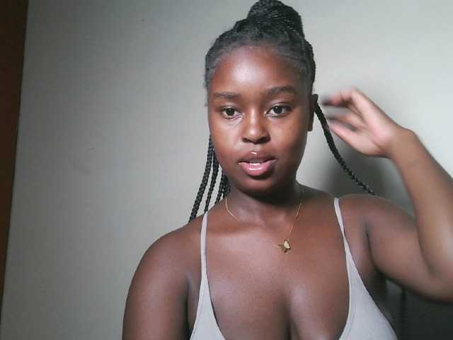 Spiceynelly live cam on BongaCams
