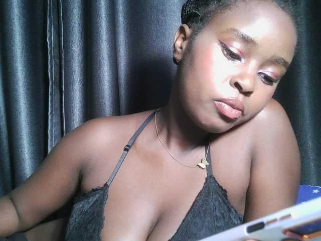 Spiceynelly live webcam show