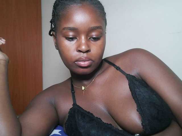 Spiceynelly live cam on BongaCams
